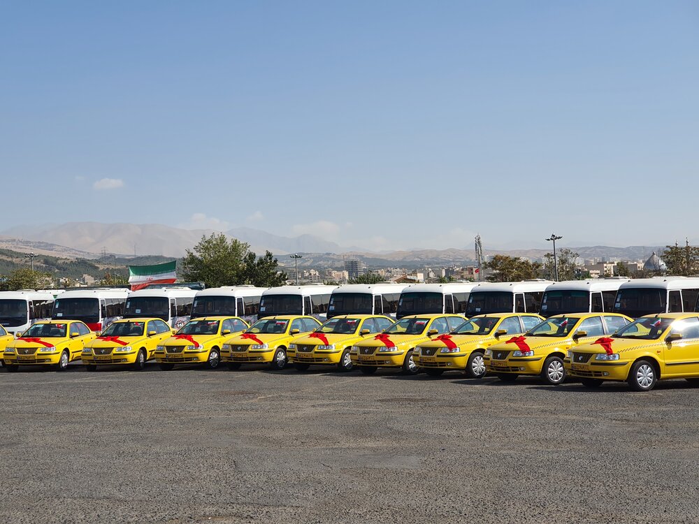 اتوبوس و تاکسی های جدید تهران تحویل گرفته شدند 