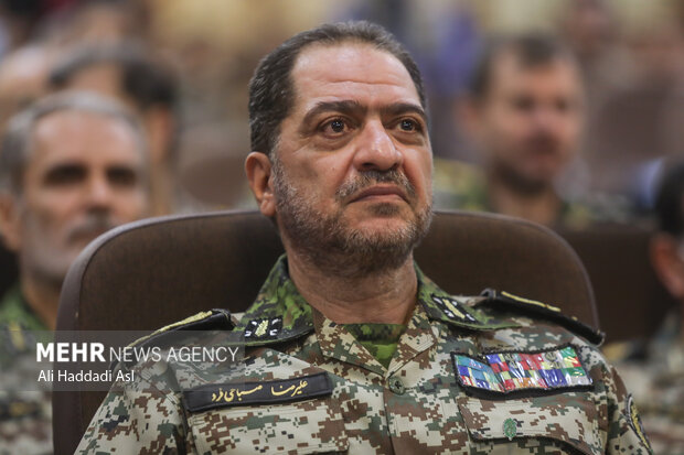  امیر احمد صادق نژاد فرمانده پدافند هوایی نیروی هوایی ارتش در  همایش علم و فن آوری در دفاع مقدس حضور دارد