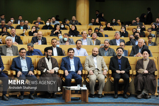 همایش ملی استاندارد پیش از ظهر امروز با حضور محمد مخبر معاون اول رئیس جمهور در سالن اجلاس سران برگزار شد