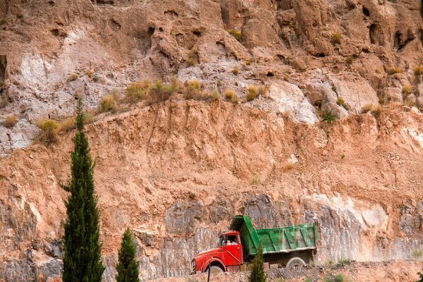 زخمی بر ارتفاعات شرق شهر/ قفل بام کرمان را چه کسی باز می‌کند؟