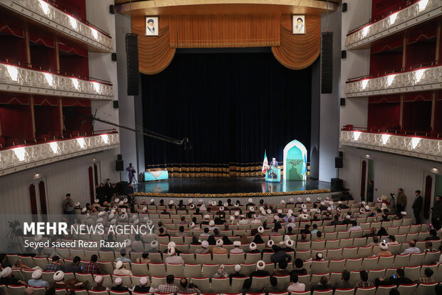 مراسم اختتامیه نخستین کنگره ملی شعر وحدت اسلامی بعدازظهر امروز ۲۴ مهر ماه ۱۴۰۱ با حضور حجت‌الاسلام محمد قمی رئیس سازمان تبلیغات اسلامی، و شاعران و ادیبان و علمای شیعه و سنی در تالار وحدت برگزار شد