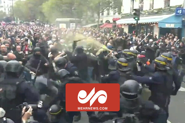 پلیس فرانسه تظاهرات مسالمت‌آمیز معترضان را سرکوب کرد