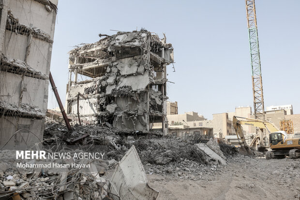 تخریب بخش باقیمانده ساختمان متروپل آبادان در کمتر از یک ماه