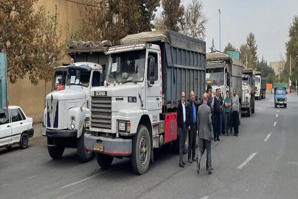 ۱۰۰دستگاه کامیون در روستاهای زلزله زده فعالیت می‌کنند