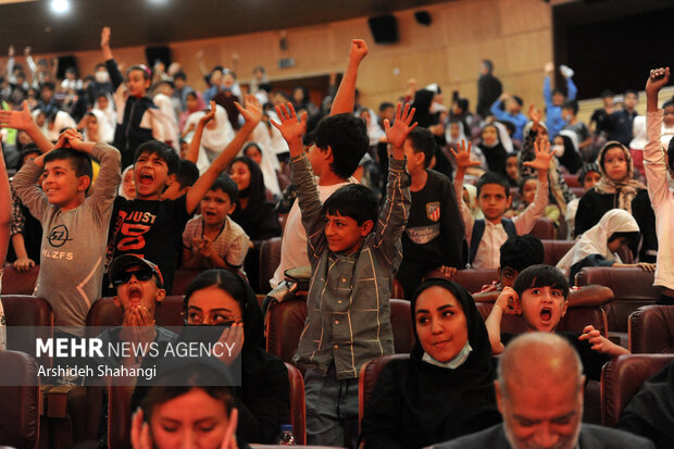 مهمانی ویژه برای 1000 کودک کار در تهران
