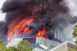 آتش‌گرفتن و فروریختن گنبد مسجدی در اندونزی+ فلیم