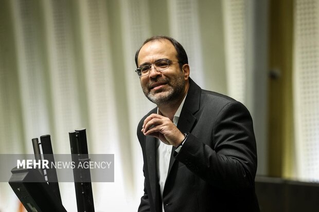 وزیر نفت درباره مازوت سوزی نیروگاهها و قطعی گاز پاسخگو باشد