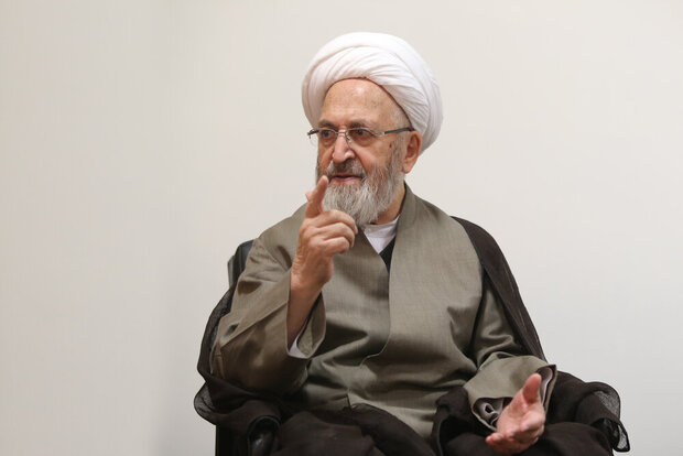آیتالله العظمی سبحانی: تعطیلات حوزههای علمیه کم شود