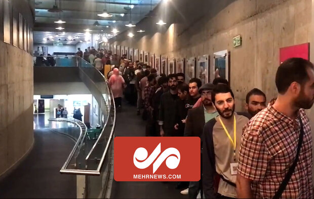 صف‌های طولانی مخاطبان جشنواره فیلم کوتاه تهران
