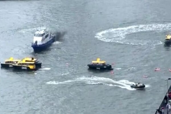 Hollanda'da sürat teknesiyle deniz taksisi çarpıştı Hollanda'da sürat teknesiyle deniz taksisi çarpıştı