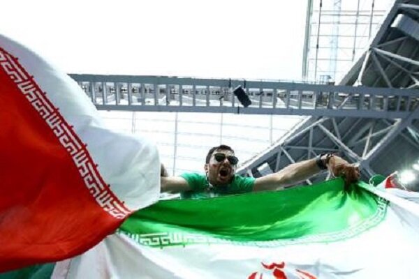 حضور پرانرژی تماشاگران ایران در ورزشگاه/ امیدواری به شکست آمریکا