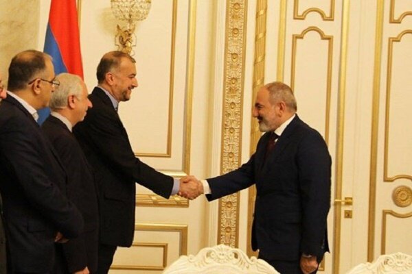 FM calls for enhancing Iran-Armenia trade volume to $3 bn