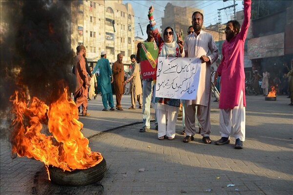 اعتراضات در پاکستان به دنبال منع «عمران خان» از فعالیت‌های سیاسی