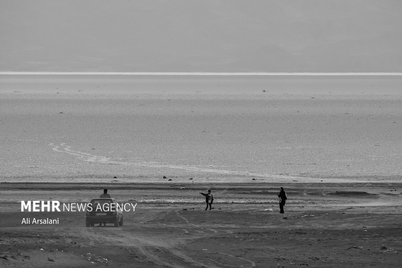 ثانیه شمار مرگ در دریاچه ارومیه