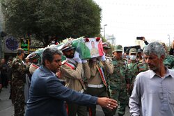 مسلح شرپسندوں سے جھڑپوں میں شہید ہونے والے سپاہی کی مشہد مقدس میں تشییع جنازہ