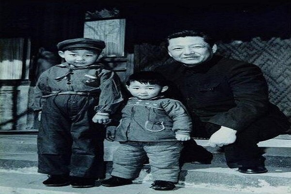 شی جین پینگ؛ از کارکردن در مزرعه تا ریاست بر چین

