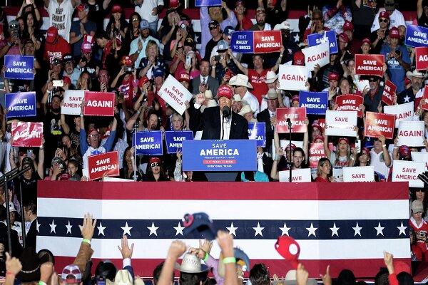 ترامپ حضور رسمی خود در انتخابات ریاست جمهوری را اعلام می کند