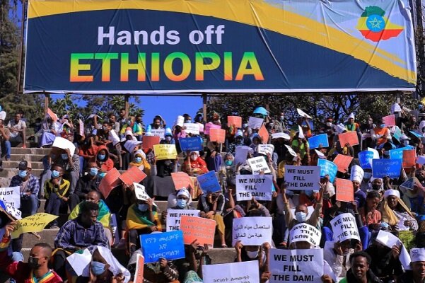 Etiyopya'da binlerce kişi "Batı müdahalesini" protesto etti