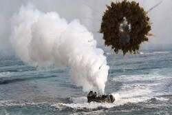 2 Koreas exchange warning shots near sea border amid tensions