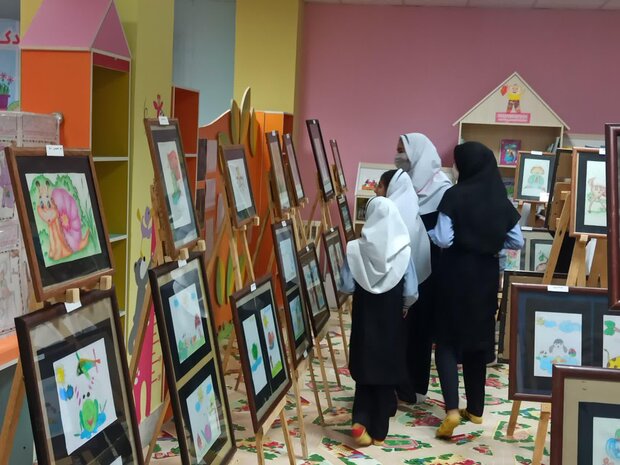 نمایشگاه نقاشی «رویای رنگی» در فسا برپا شد نمایشگاه نقاشی «رویای رنگی» در فسا برپا شد