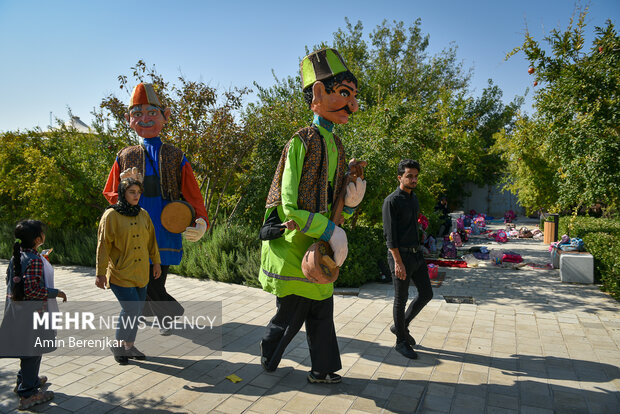 افتتاحیه جشنواره ملی نمایش‌های خیابانی شهروند کودک شیراز