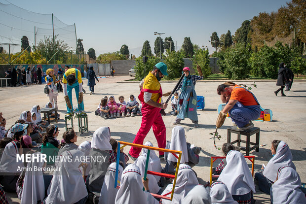 افتتاحیه جشنواره ملی نمایش‌های خیابانی شهروند کودک شیراز