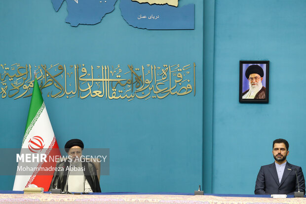 حجت الاسلام سید ابراهیم رئیسی رئیس جمهور در حال سخنرانی در دیدار با اعضای مجمع عمومی سازمان خبرگزاری های آسیا و اقیانوسیه است