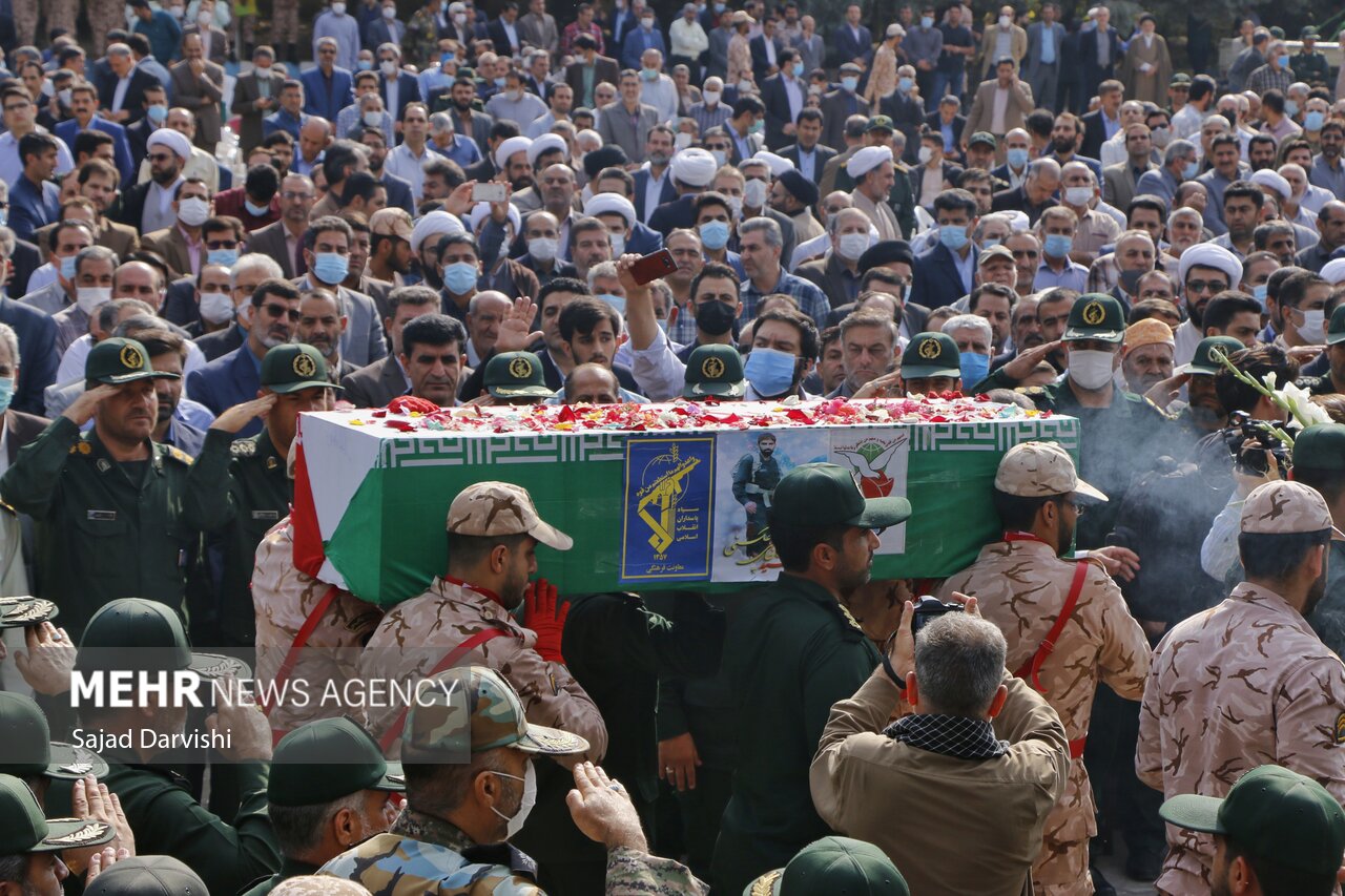 سنگ تمام ملت در تشییع شهید مدافع وطن