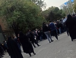 تجمع در دانشگاه تبریز/ لیدر میانسال میان دانشجویان!