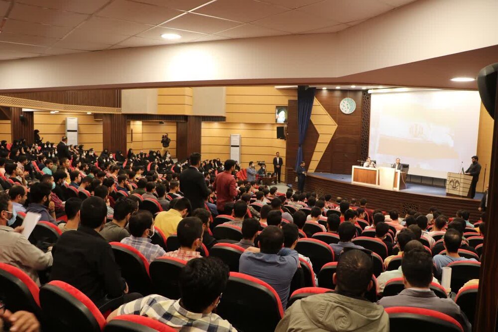 صحبت های دانشجویان دانشگاه قم در برنامه سخنرانی بهادری جهرمی