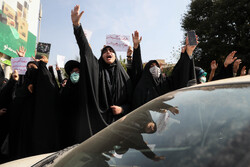 ایرانی طلباء کا برطانوی سفارت خانے کے سامنے احتجاجی مظاہرہ