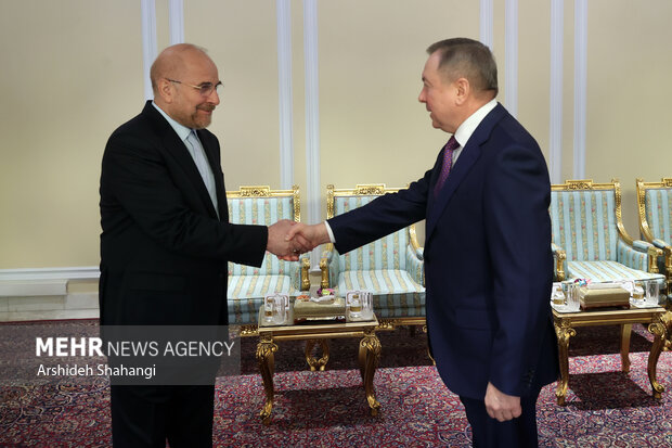 قاليباف يشدد على تعزيز العلاقات الاقتصادية بين إيران وبيلاروسيا في مواجهة الحظر