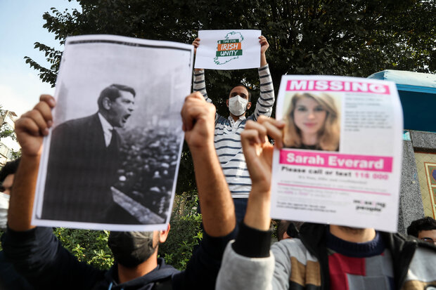 تجمع اعتراضی دانشجویان در مقابل سفارت انگلیس