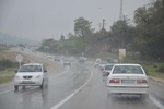 محورهای ۹ استان بارانی است/ مه گرفتگی در جاده چالوس