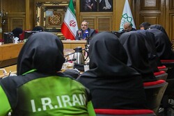 ضرورت خلق هویت ورزشی برای پایتخت/ عده‌ای به در و دیوار می‌زنند پرچم ایران در دست‌ها نیفتد
