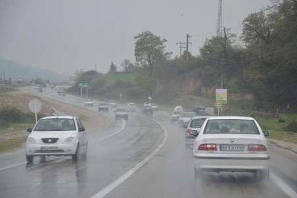 بارش باران در محورهای ۵ استان کشور/ ترافیک سنگین در محور هراز