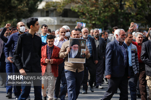 راهپیمایی مردم همدان در محکومیت اقدام تروریستی شاهچراغ