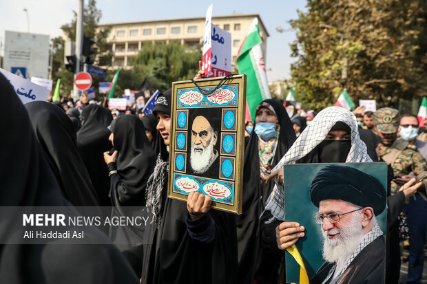 در پی جنایت حرم مطهر احمدبن موسی (ع) مردم شهر تهران در روز جمعه ۶ آبان ماه ۱۴۰۱ و بعد از اقامه نماز جمعه به راهپیمایی پرداخته و عاملان این جنایت را محکوم کردند و همچنین همزمان با این راهپیمایی پیکر شهیدان سرگرد امیر کمندی و سید فرید معصومی تشییع و بدرقه شد