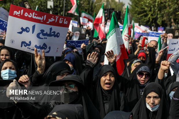 در پی جنایت حرم مطهر احمدبن موسی (ع) مردم شهر تهران در روز جمعه ۶ آبان ماه ۱۴۰۱ و بعد از اقامه نماز جمعه به راهپیمایی پرداخته و عاملان این جنایت را محکوم کردند و همچنین همزمان با این راهپیمایی پیکر شهیدان سرگرد امیر کمندی و سید فرید معصومی تشییع و بدرقه شد