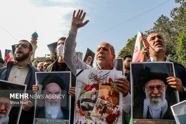 Iranians pour into streets to condemn Shiraz terrorist attack
