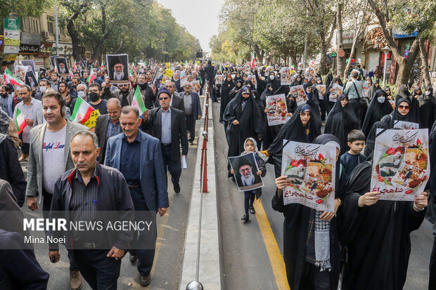 راهپیمایی مردم تبریز در محکومیت حادثه تروریستی شیراز