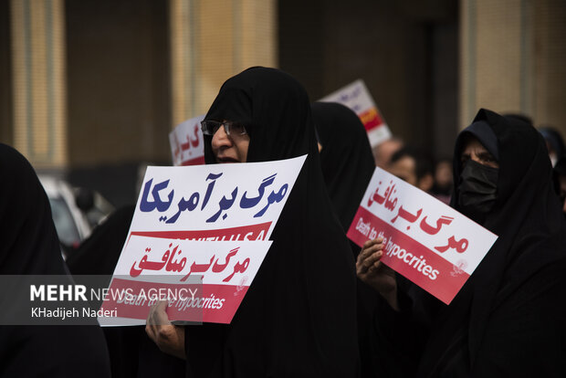 راهپیمایی مردم اصفهان در محکومیت حادثه تروریستی حرم شاهچراغ
