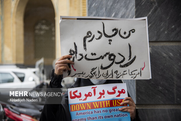راهپیمایی مردم اصفهان در محکومیت حادثه تروریستی حرم شاهچراغ