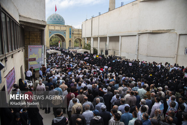 Iranians pour into streets to condemn Shiraz terrorist attack
