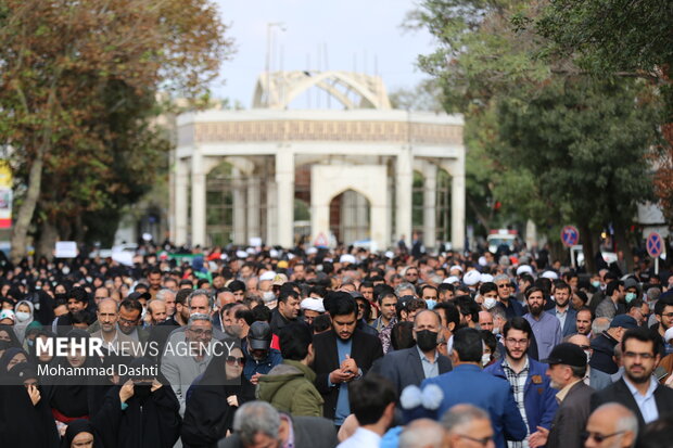 راهپیمایی مردم اردبیل در محکومیت حادثه تروریستی حرم شاهچراغ