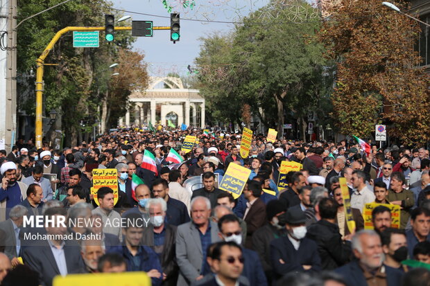 راهپیمایی مردم اردبیل در محکومیت حادثه تروریستی حرم شاهچراغ