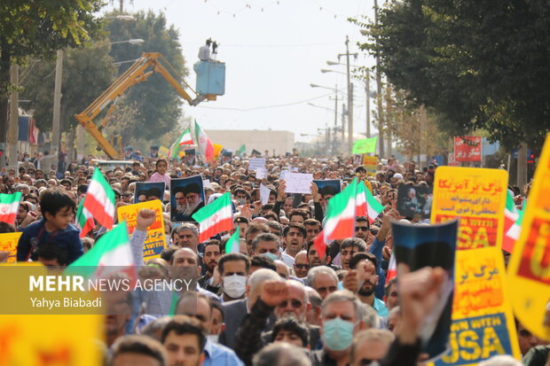 راهپیمایی مردم کرمانشاه در محکومیت حادثه تروریستی حرم شاهچراغ