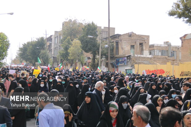 راهپیمایی مردم کرمانشاه در محکومیت حادثه تروریستی حرم شاهچراغ