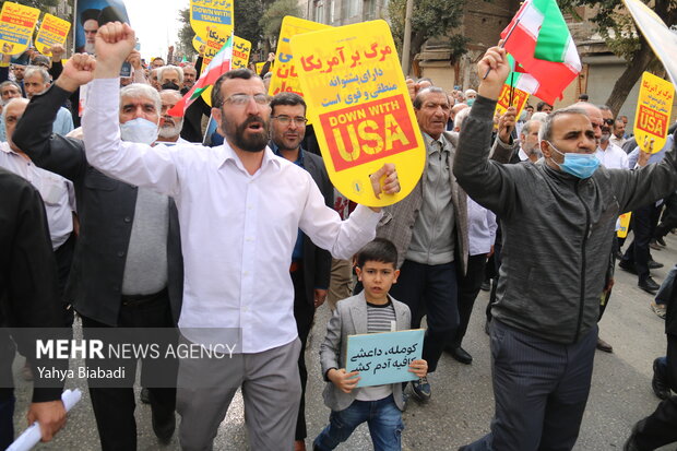 راهپیمایی مردم کرمانشاه در محکومیت حادثه تروریستی حرم شاهچراغ