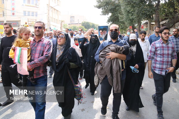 راهپیمایی مردم کرمانشاه در محکومیت حادثه تروریستی حرم شاهچراغ